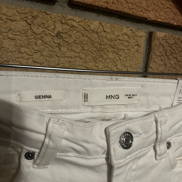 NWT MNG Mango Sienna Flare Cropped Jeans White Raw Hem Women’s Size 2 - Picture 6 of 8